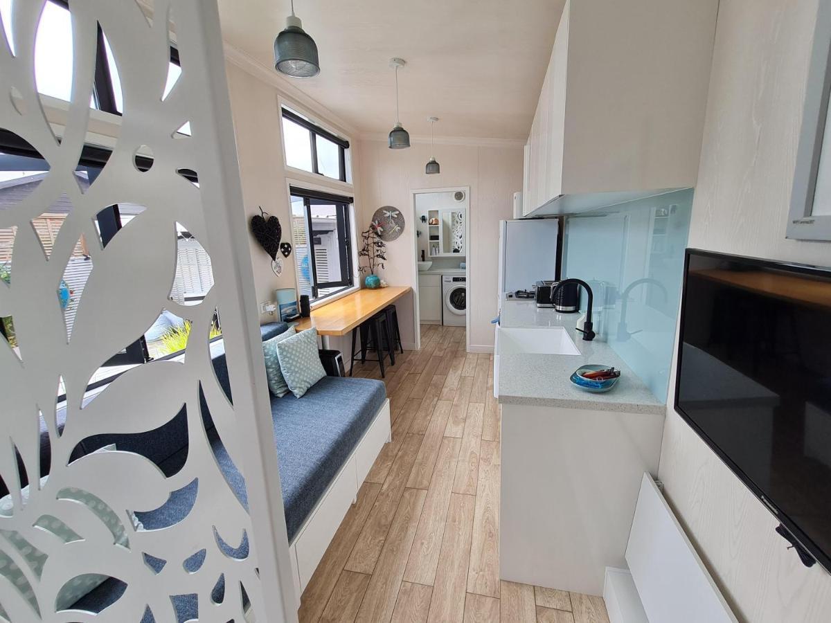 Aroha Tiny House Peka Peka Apartment Waikanae Ngoại thất bức ảnh