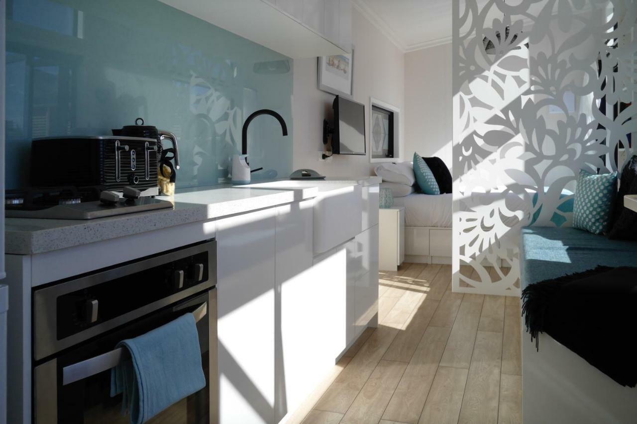 Aroha Tiny House Peka Peka Apartment Waikanae Ngoại thất bức ảnh